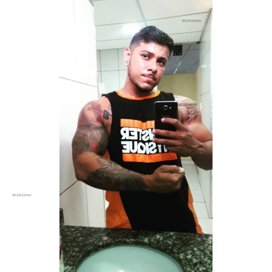 Acompanhante homem com cabelo castanho de olhos castanhos em Rio de Janeiro - Carvalho