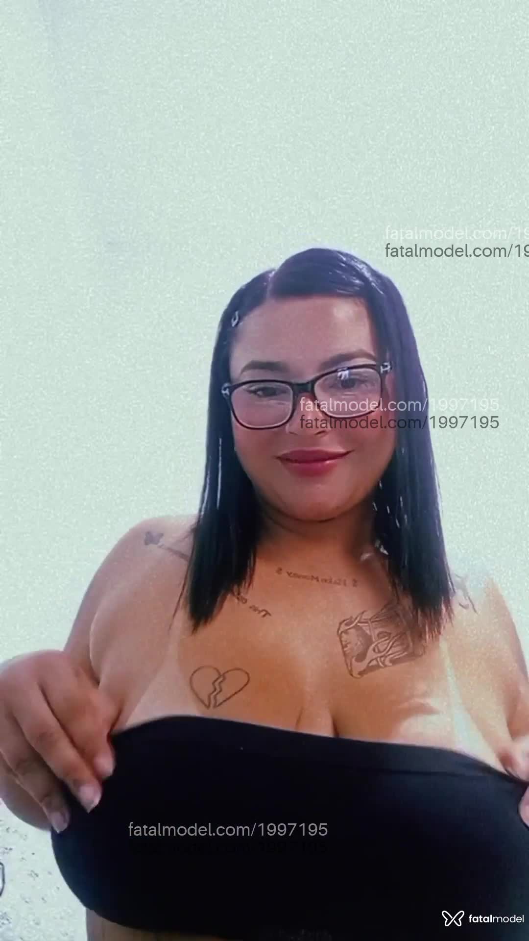 Acompanhante mulher morena (o) de olhos castanhos em Virtual - Themonia
