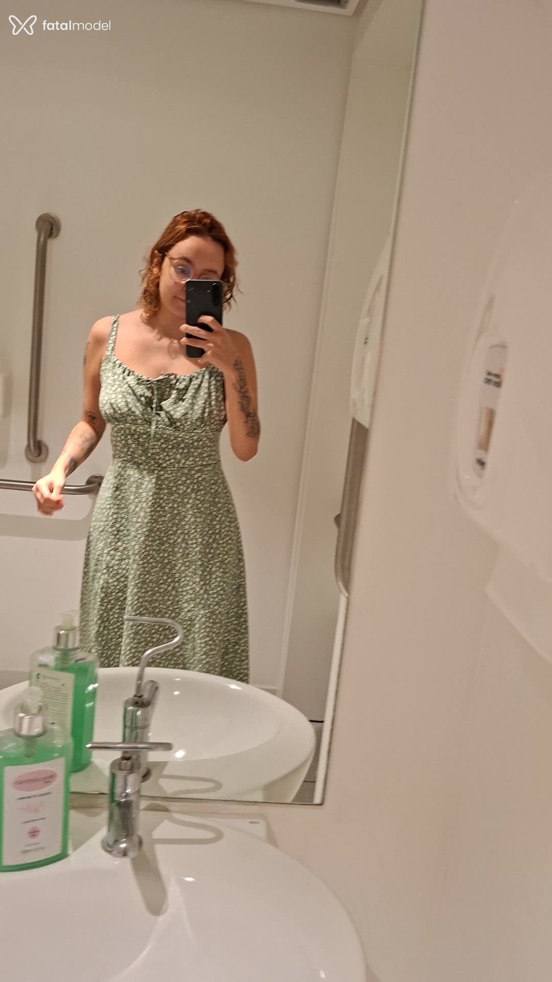 Acompanhante mulher ruiva (o) de olhos mel em São Paulo Acompanhante mulher ruiva (o) de olhos mel em São Paulo - Artemis