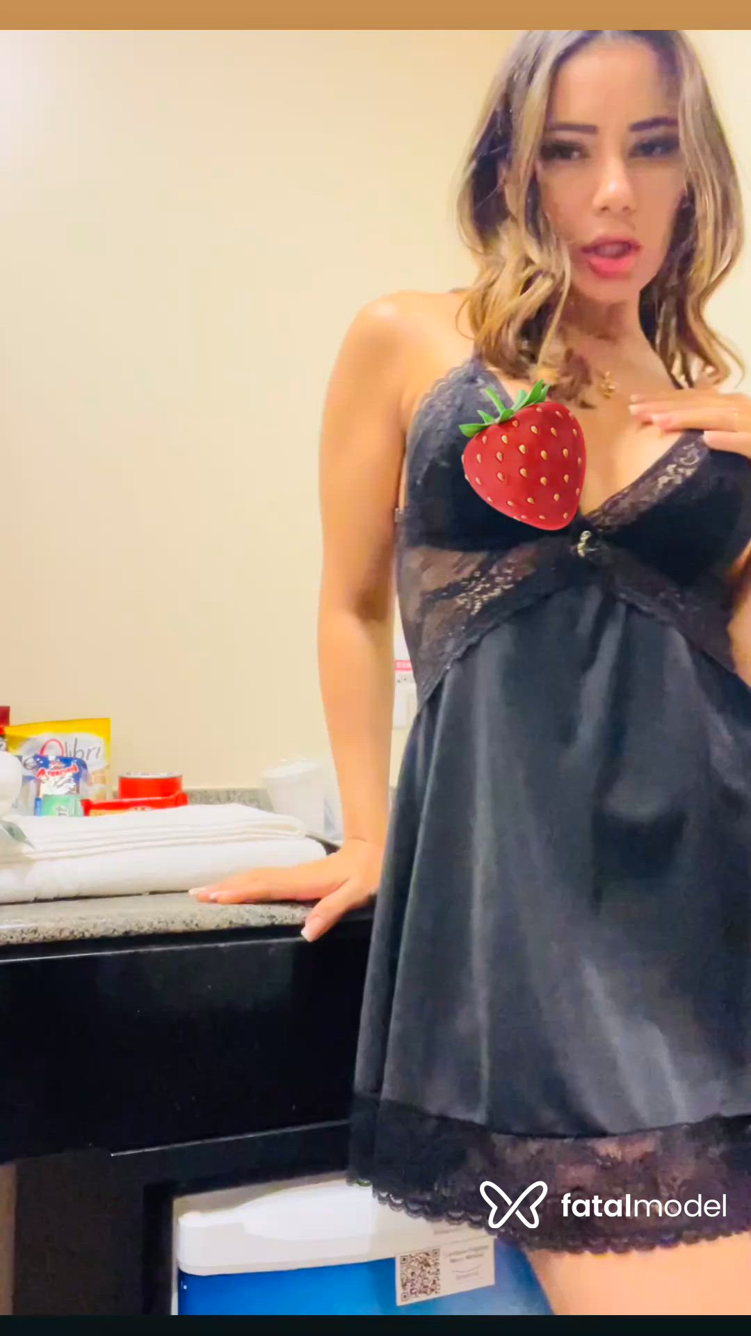 Acompanhante mulher morena (o) de olhos pretos - Paula Salles