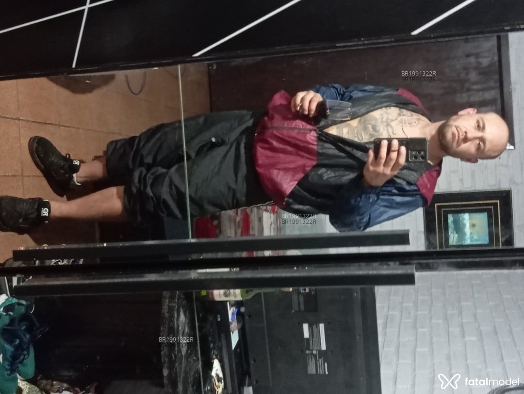 Acompanhante homem com cabelo castanho de olhos castanhos em Balneário Camboriú - Frank