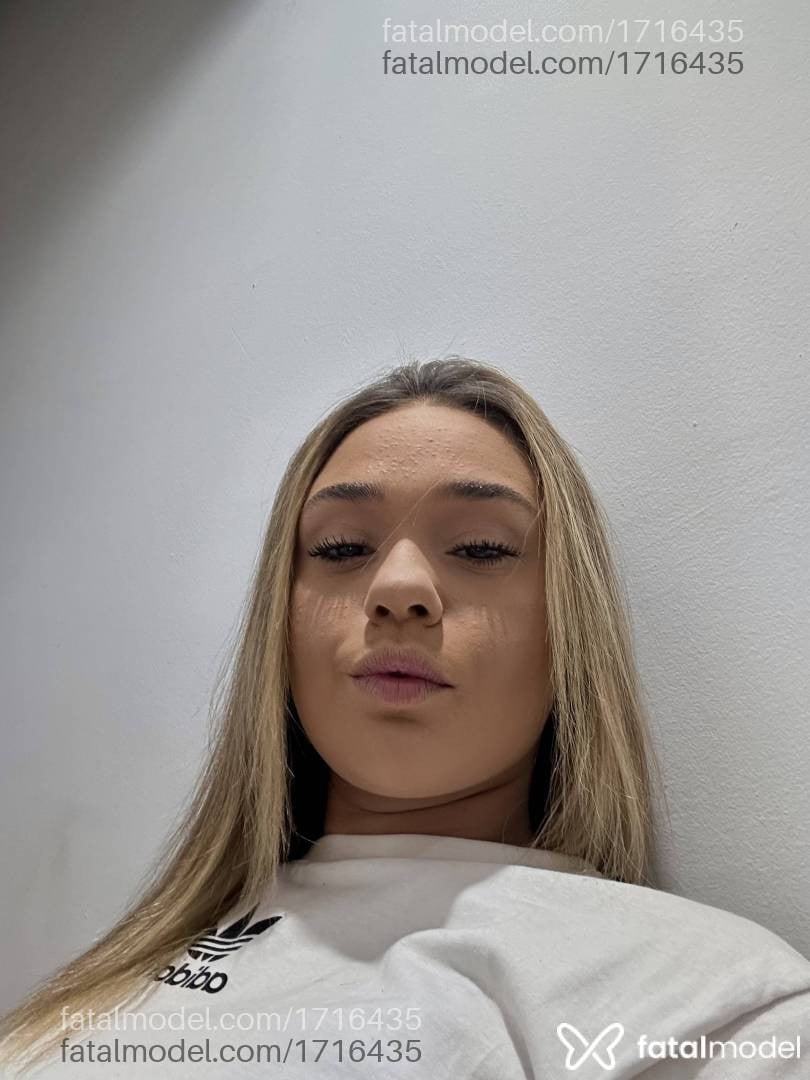 Acompanhante mulher loira (o) de olhos castanhos em Bom Despacho - Lua Oliveira
