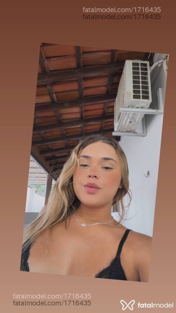 Acompanhante mulher loira (o) de olhos castanhos - Lua Oliveira