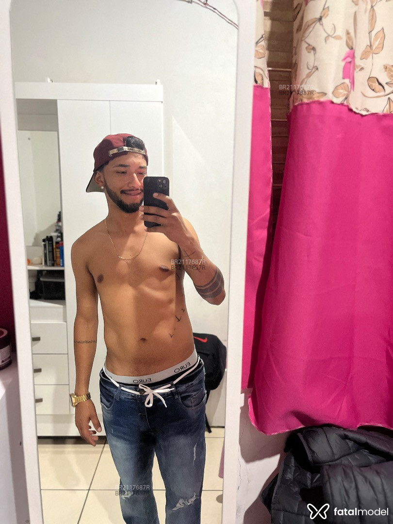 Acompanhante homem morena (o) de olhos castanhos em Virtual Acompanhante homem morena (o) de olhos castanhos em Virtual - Mathaus