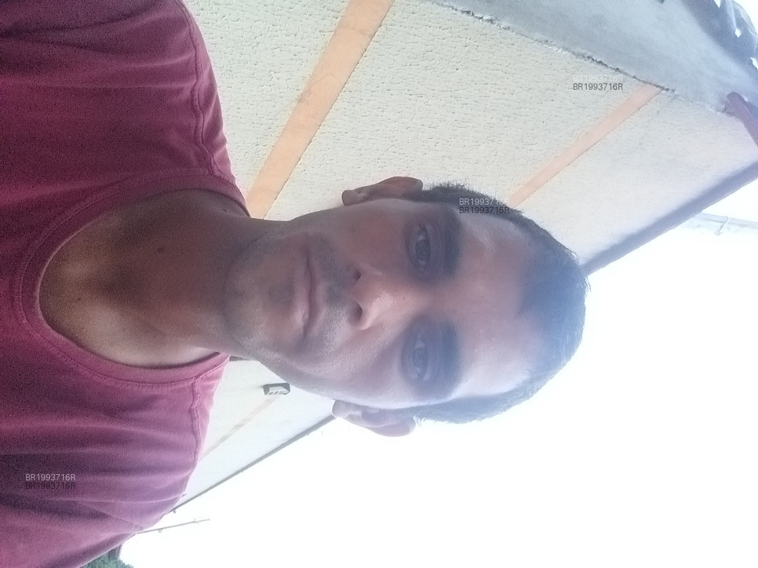 Acompanhante homem com cabelo castanho de olhos verdes em Virtual - Victor