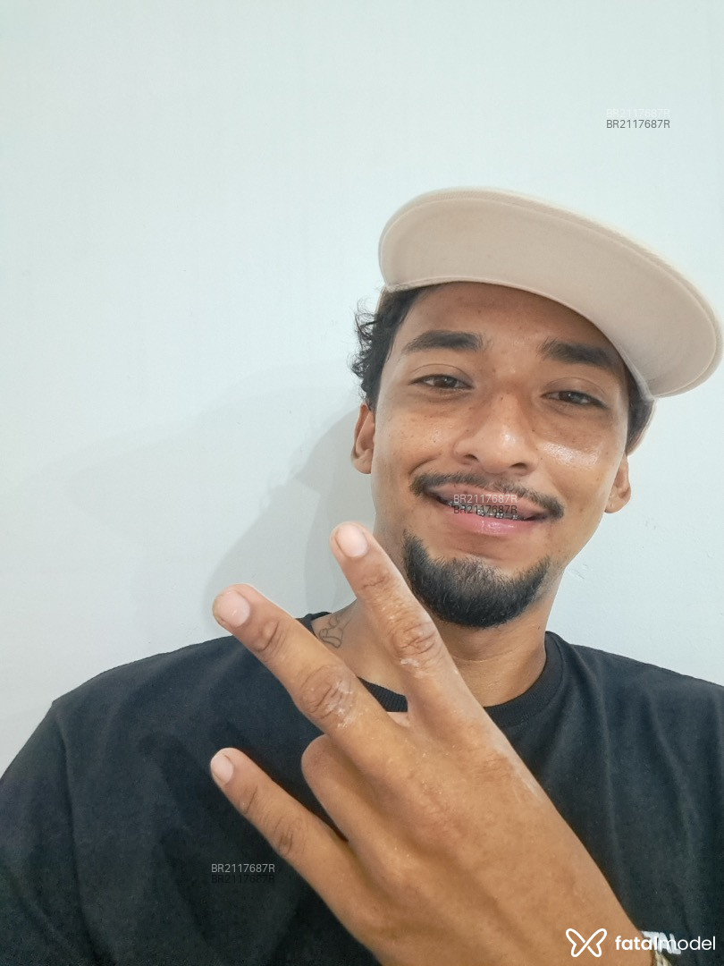Acompanhante homem morena (o) de olhos castanhos em Virtual Acompanhante homem morena (o) de olhos castanhos em Virtual - Mathaus