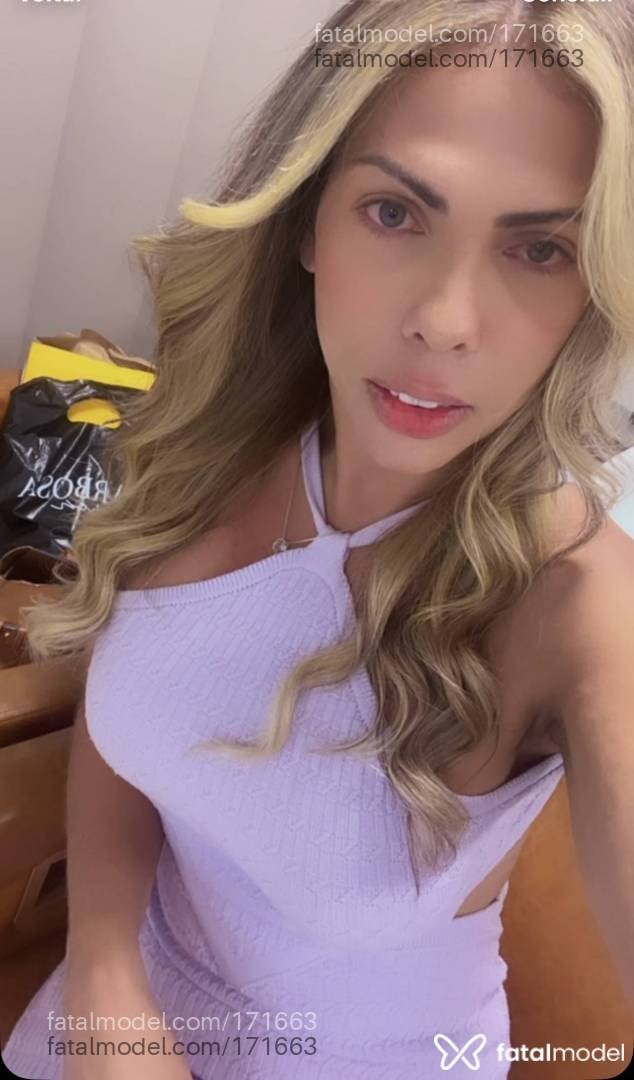 Acompanhante homem trans loira (o) de olhos verdes - Larissa Pavanelli