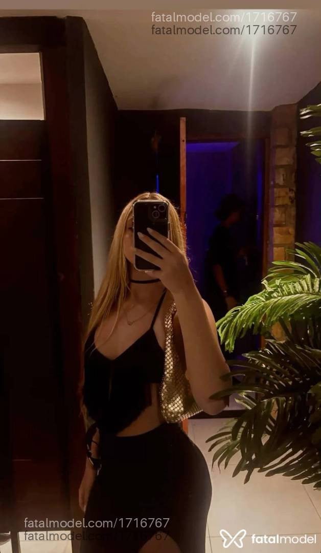 Acompanhante mulher loira (o) de olhos castanhos - Paolla