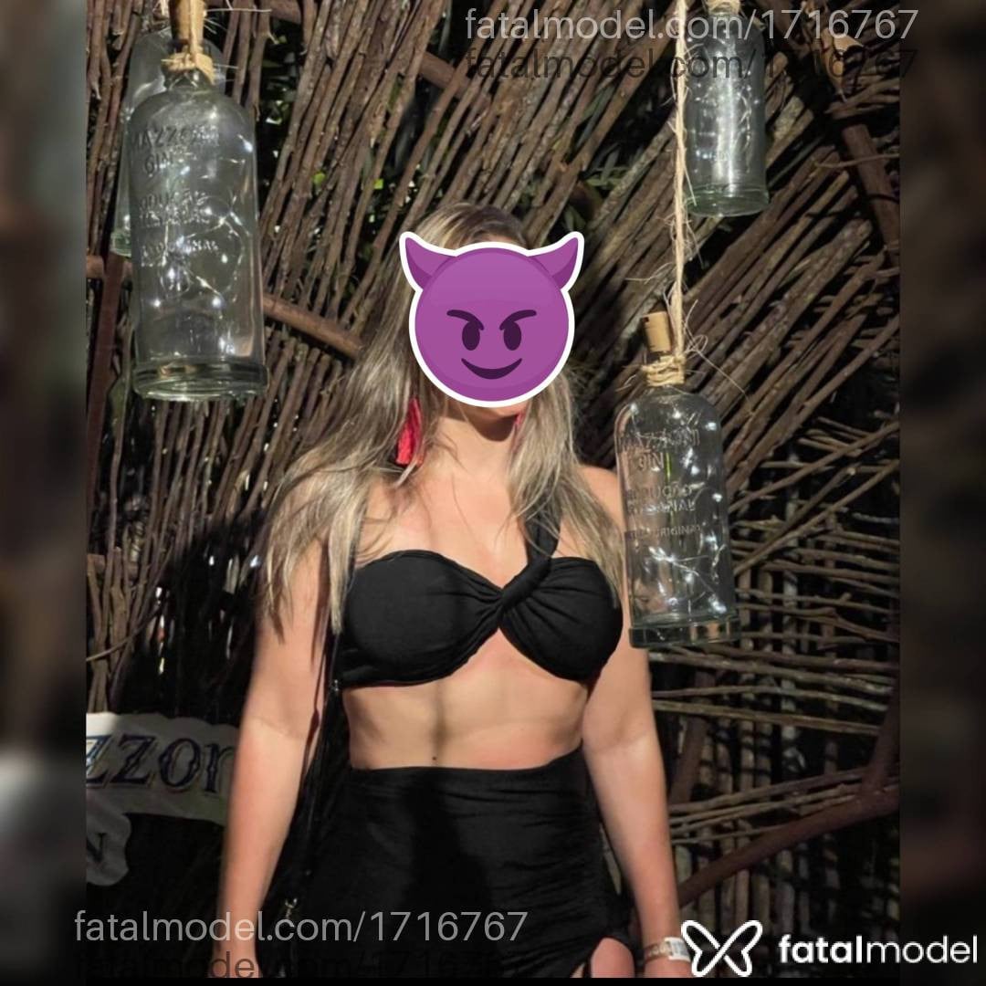 Acompanhante mulher loira (o) de olhos castanhos - Paolla