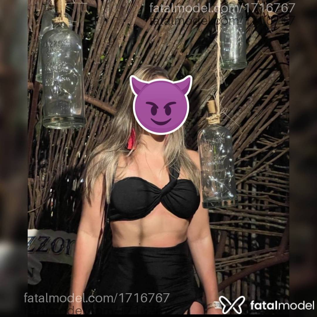 Acompanhante mulher loira (o) de olhos castanhos - Paolla