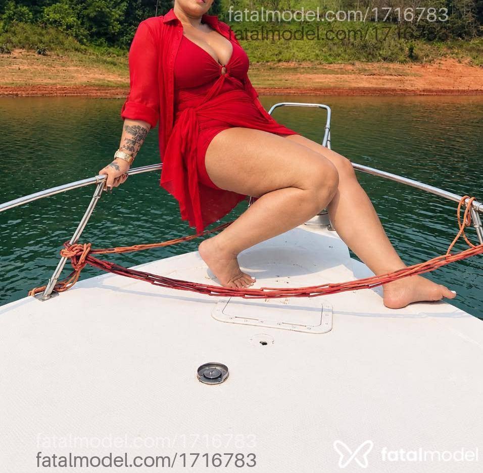 Acompanhante mulher loira (o) de olhos azuis - Lyvia Romantinii