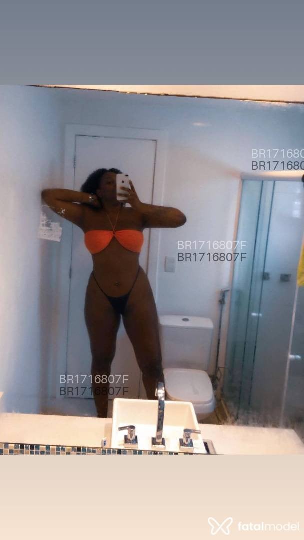 Acompanhante mulher morena (o) de olhos castanhos em Porto Belo Acompanhante mulher morena (o) de olhos castanhos em Porto Belo - Cacau