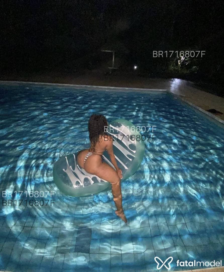 Acompanhante mulher morena (o) de olhos castanhos em Porto Belo Acompanhante mulher morena (o) de olhos castanhos em Porto Belo - Cacau