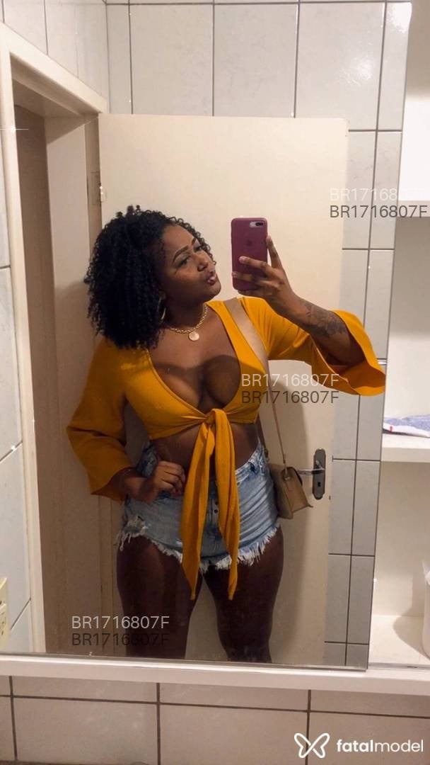 Acompanhante mulher morena (o) de olhos castanhos em Porto Belo Acompanhante mulher morena (o) de olhos castanhos em Porto Belo - Cacau