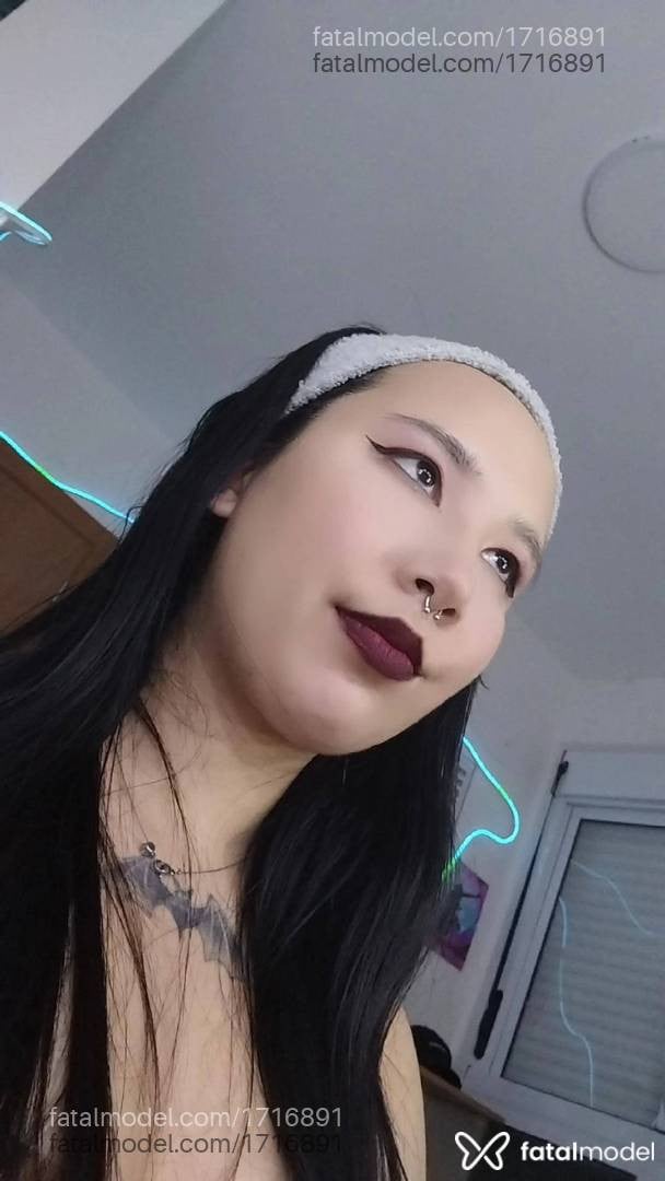 Acompanhante mulher morena (o) de olhos pretos - Japabaixinha