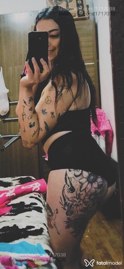 Acompanhante mulher trans morena (o) de olhos pretos - Monike