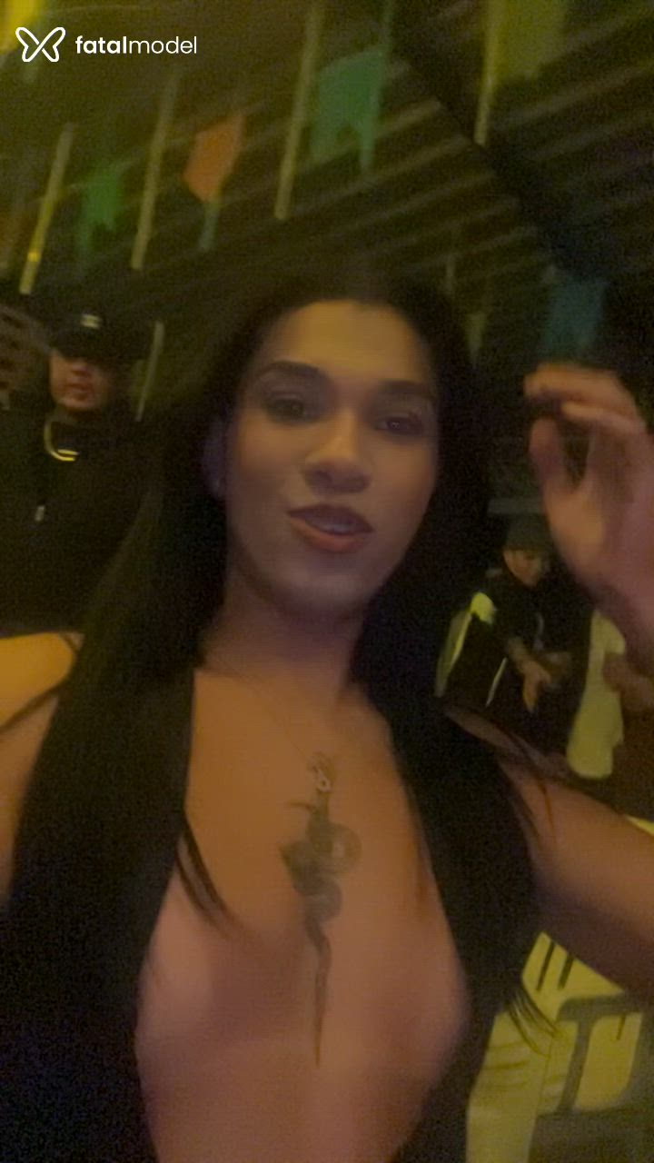Acompanhante mulher trans morena (o) de olhos castanhos - Victoria Campello