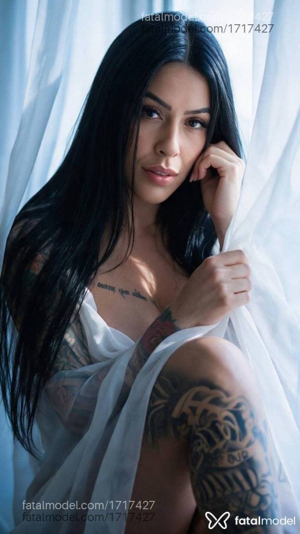 Acompanhante mulher morena (o) de olhos castanhos - Ingrid Yasmin