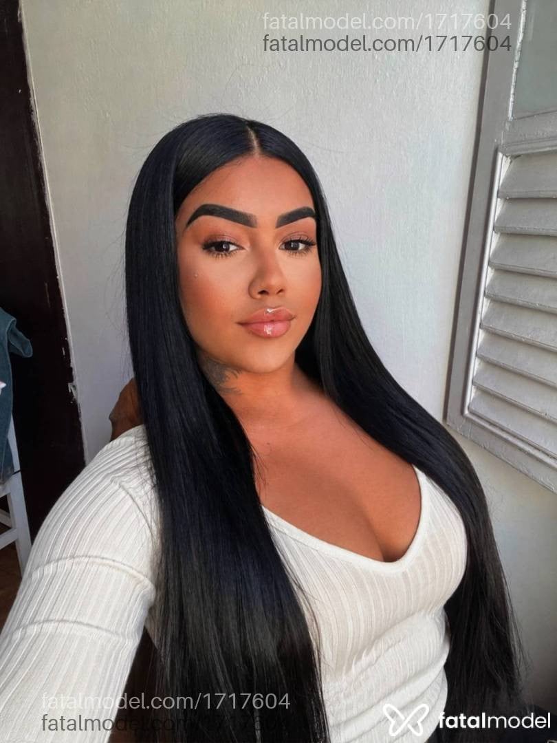 Acompanhante mulher morena (o) de olhos pretos - Nina