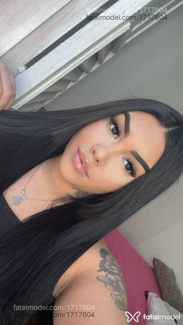 Acompanhante mulher morena (o) de olhos pretos - Nina