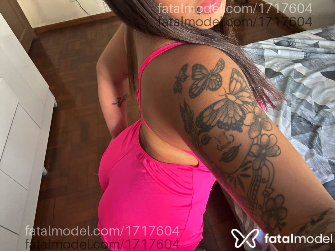 Acompanhante mulher morena (o) de olhos pretos - Nina