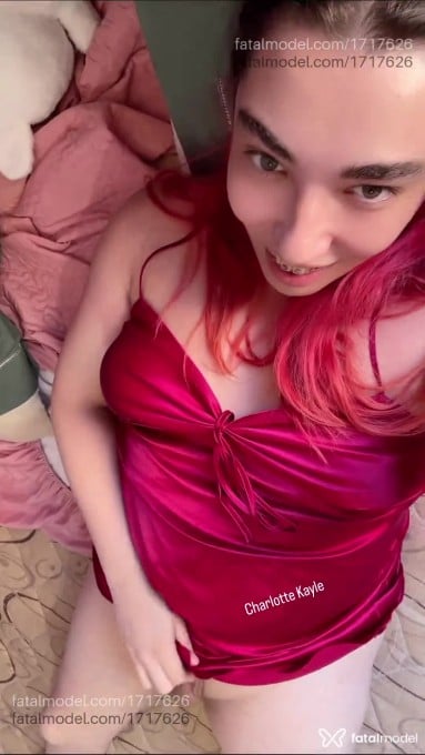 Acompanhante mulher trans ruiva (o) de olhos verdes em Virtual - Charlotte Kayle
