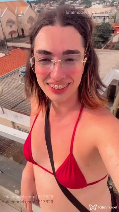 Acompanhante mulher trans ruiva (o) de olhos verdes em Virtual - Charlotte Kayle