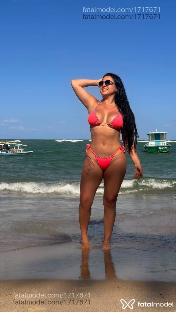 Acompanhante mulher loira (o) de olhos mel - Nick