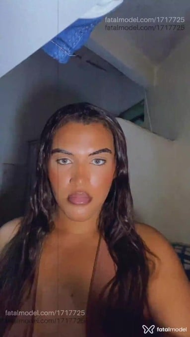 Acompanhante mulher trans loira (o) de olhos verdes em Juiz de Fora - Larissa Urach