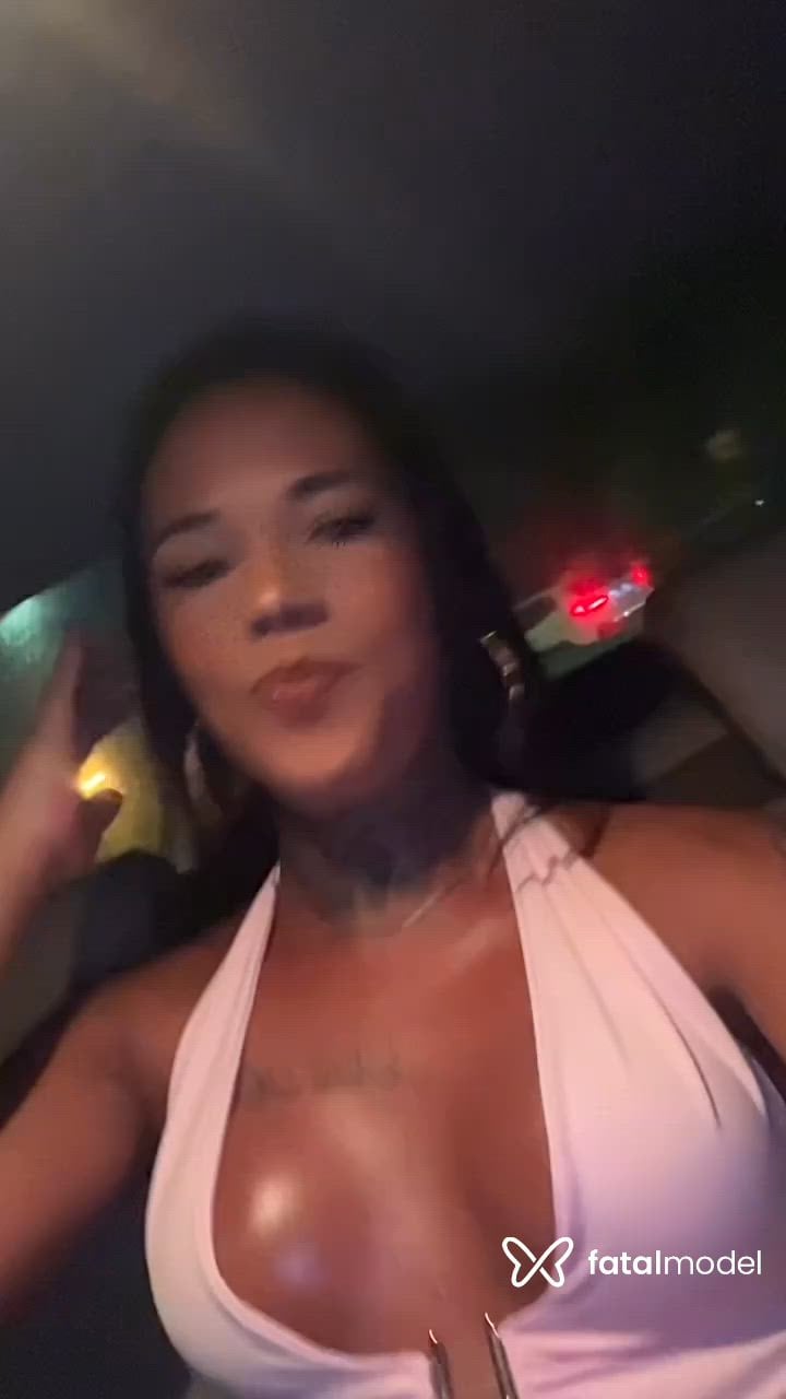 Acompanhante mulher trans morena (o) de olhos castanhos - Lupita