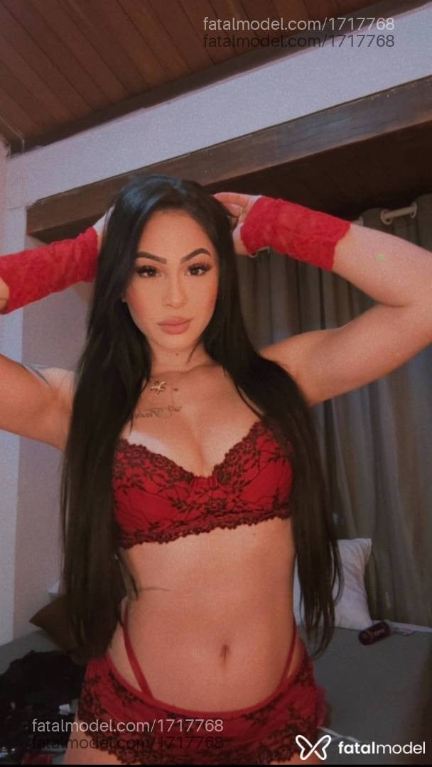 Acompanhante mulher morena (o) de olhos mel - Júlia Minei