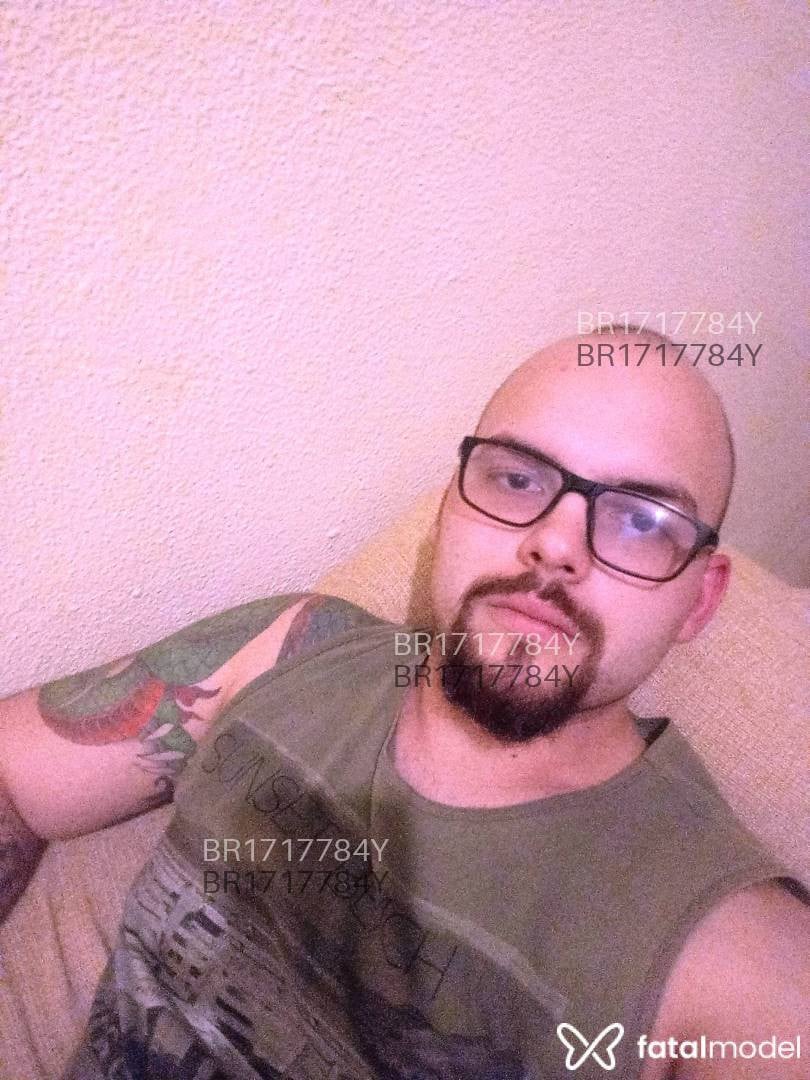 Acompanhante homem sem cabelo de olhos castanhos em Porto Alegre - Justin