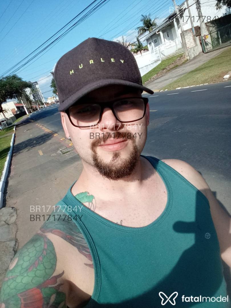Acompanhante homem sem cabelo de olhos castanhos em Porto Alegre - Justin