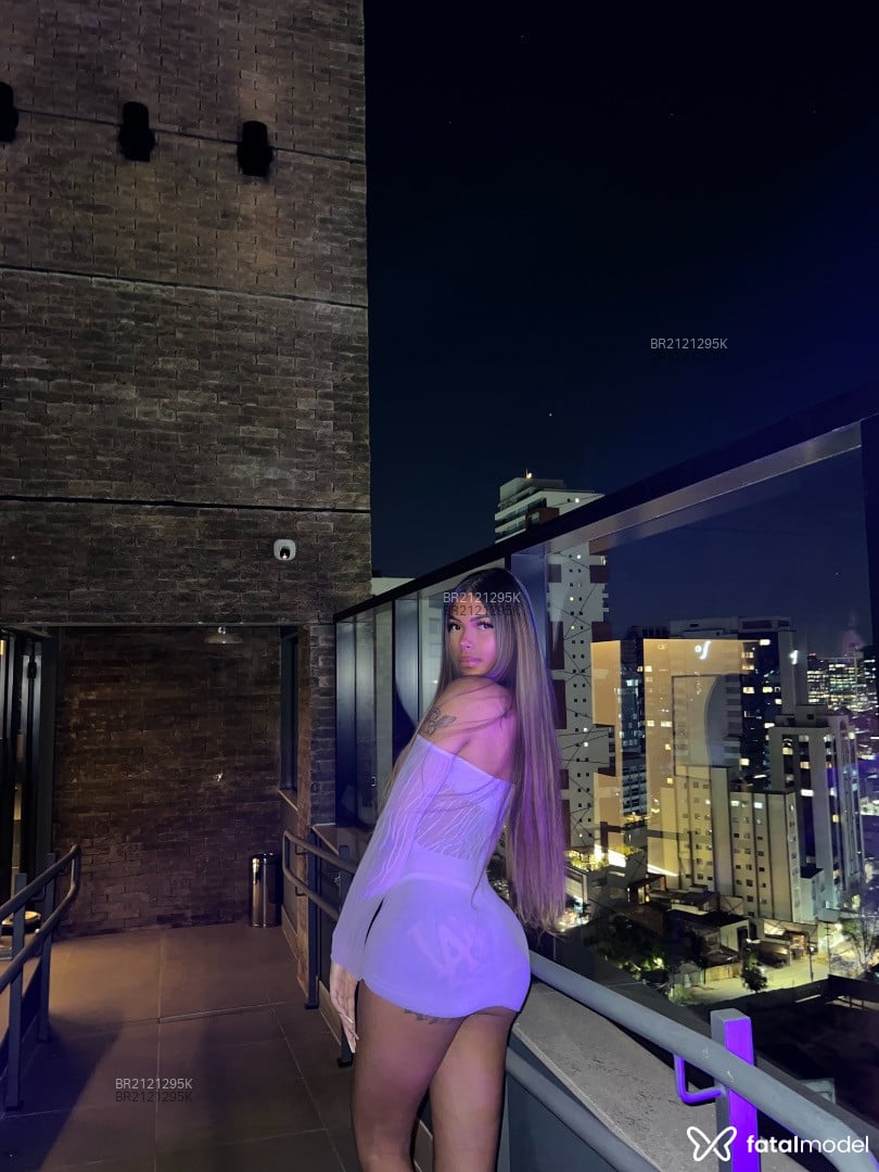 Acompanhante mulher trans com cabelo castanho de olhos castanhos em São Paulo - Luna