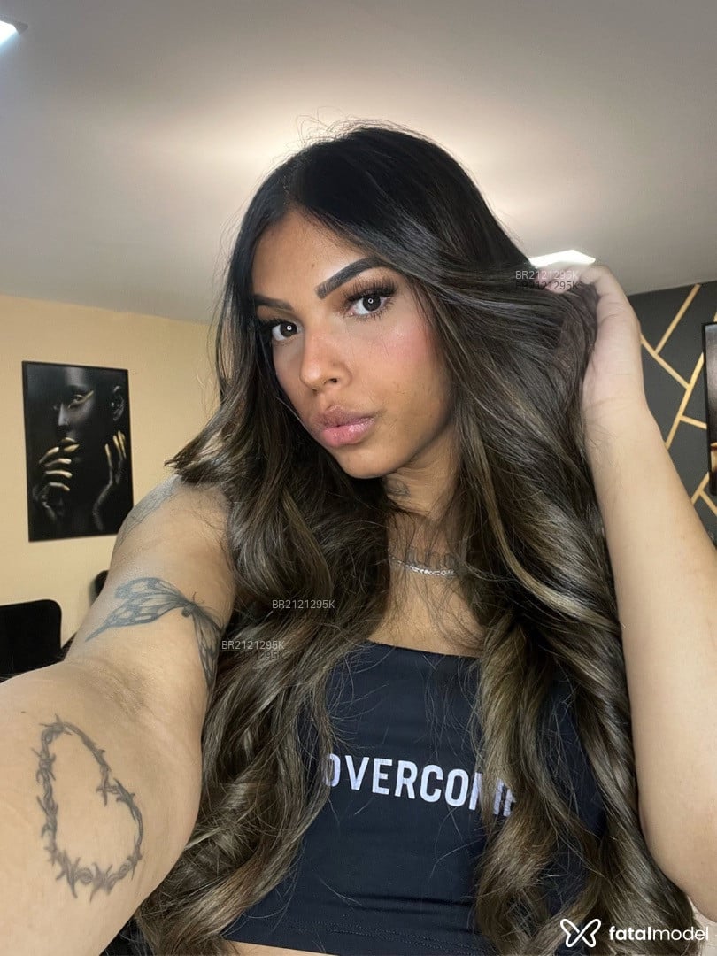 Acompanhante mulher trans com cabelo castanho de olhos castanhos em São Paulo - Luna