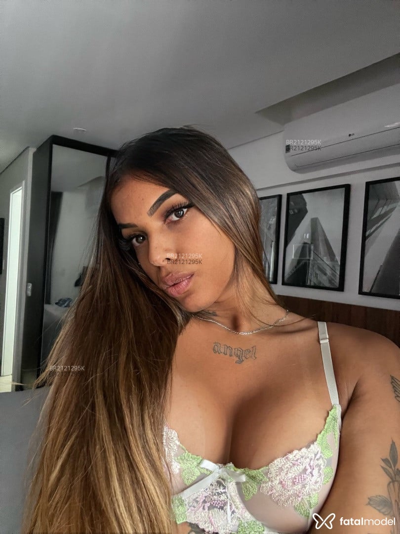 Acompanhante mulher trans com cabelo castanho de olhos castanhos em São Paulo - Luna