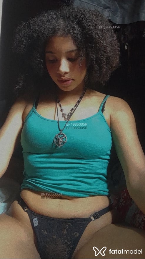 Acompanhante mulher morena (o) de olhos castanhos em Porto Alegre - Ahgata Marques