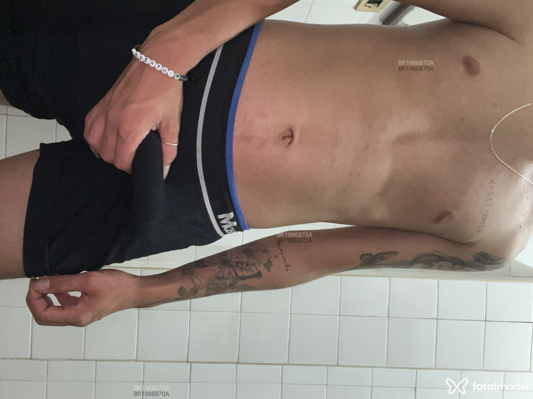 Acompanhante homem com cabelo castanho de olhos pretos em Natal Acompanhante homem com cabelo castanho de olhos pretos em Natal - Everton