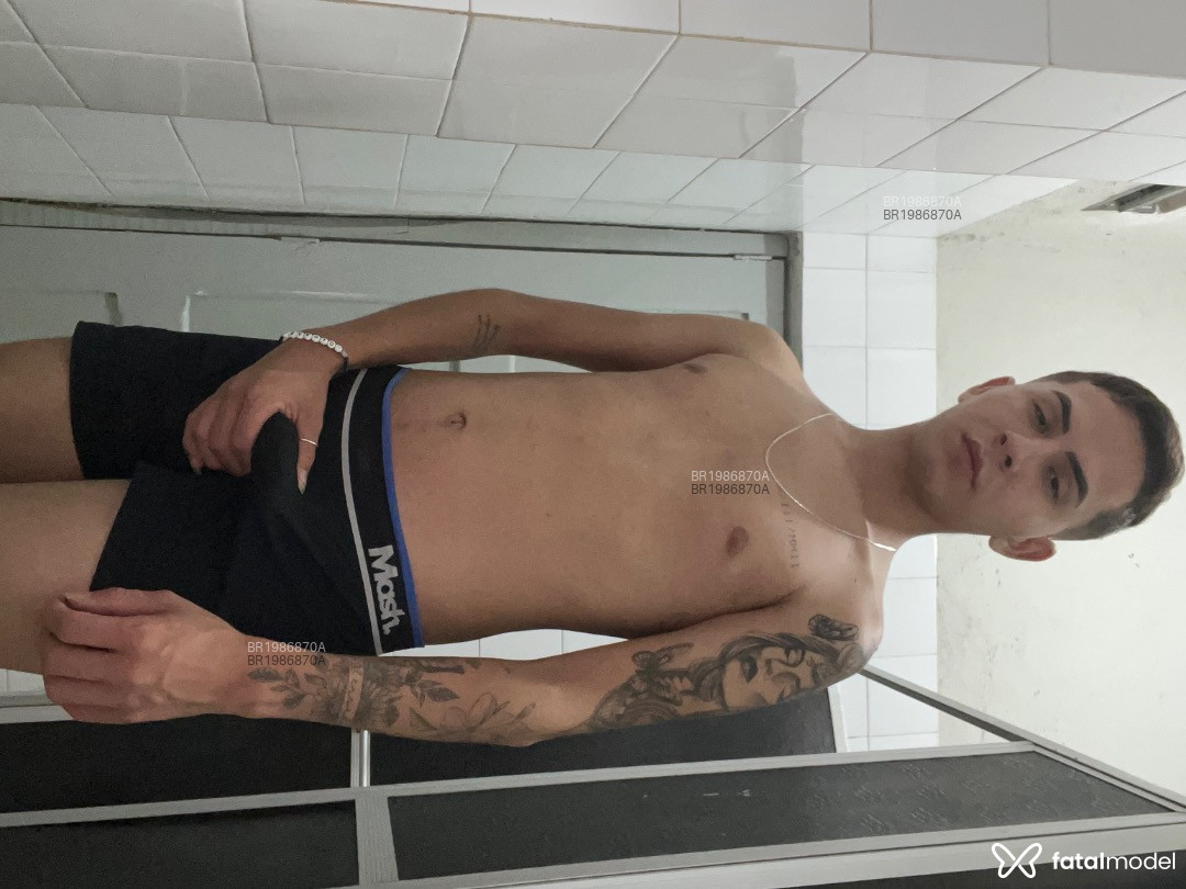Acompanhante homem com cabelo castanho de olhos pretos em Natal Acompanhante homem com cabelo castanho de olhos pretos em Natal - Everton