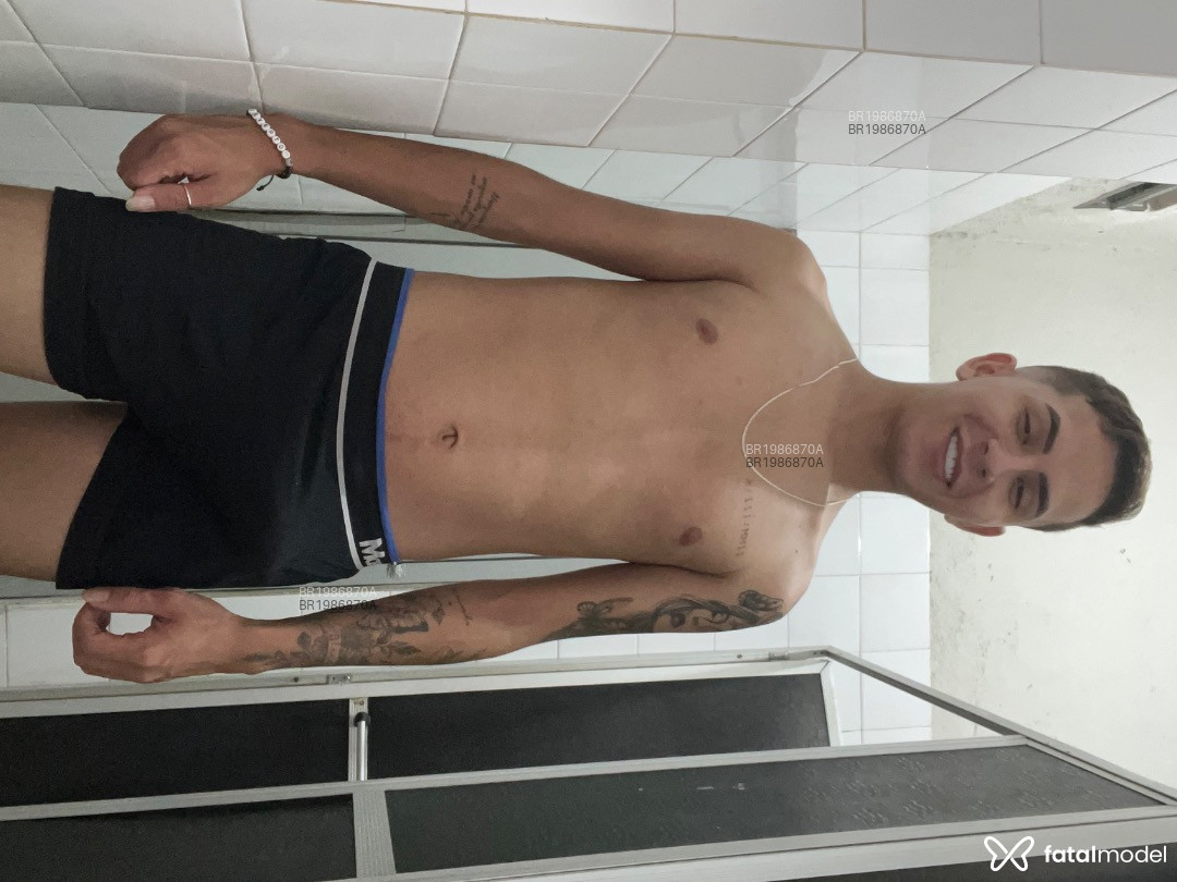 Acompanhante homem com cabelo castanho de olhos pretos em Natal Acompanhante homem com cabelo castanho de olhos pretos em Natal - Everton