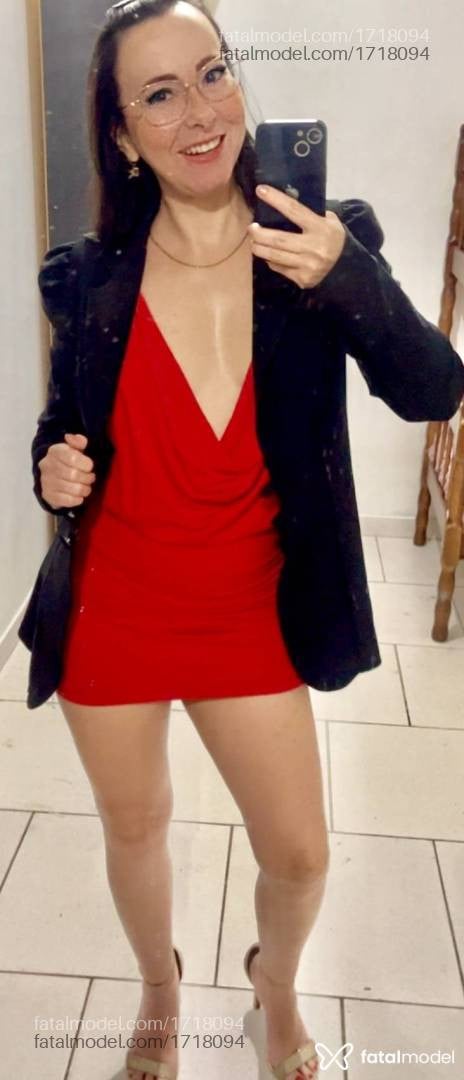Acompanhante mulher com cabelo castanho de olhos castanhos - Sara Víctoria Acompanhante mulher com cabelo castanho de olhos castanhos - Sara Víctoria