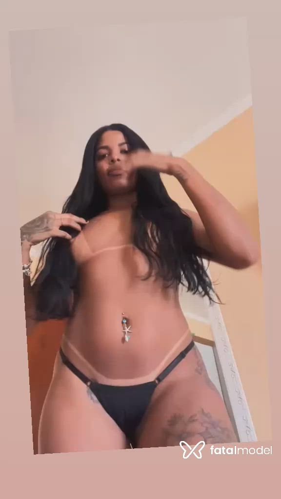 Acompanhante mulher morena (o) de olhos pretos - Myrella