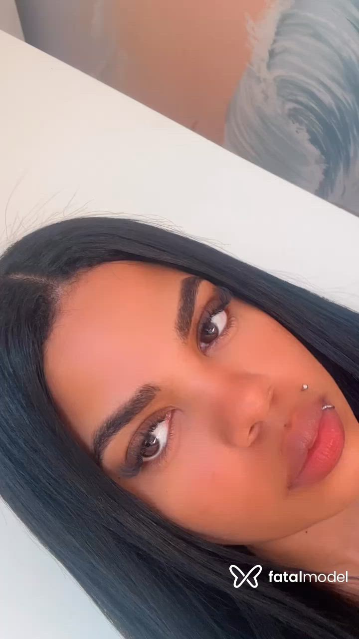 Acompanhante mulher morena (o) de olhos pretos - Myrella