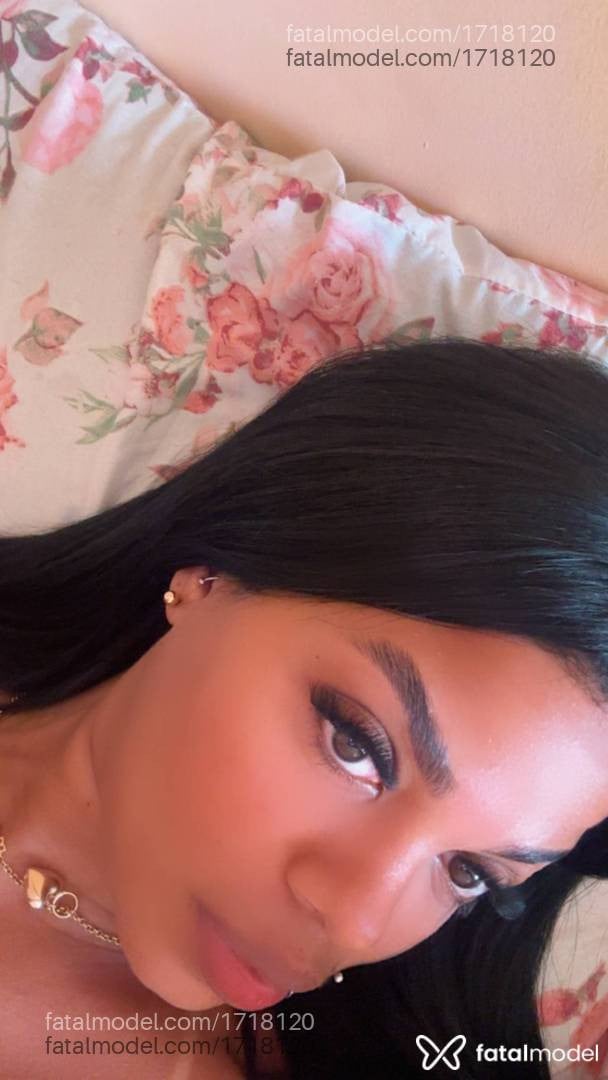 Acompanhante mulher morena (o) de olhos pretos - Myrella