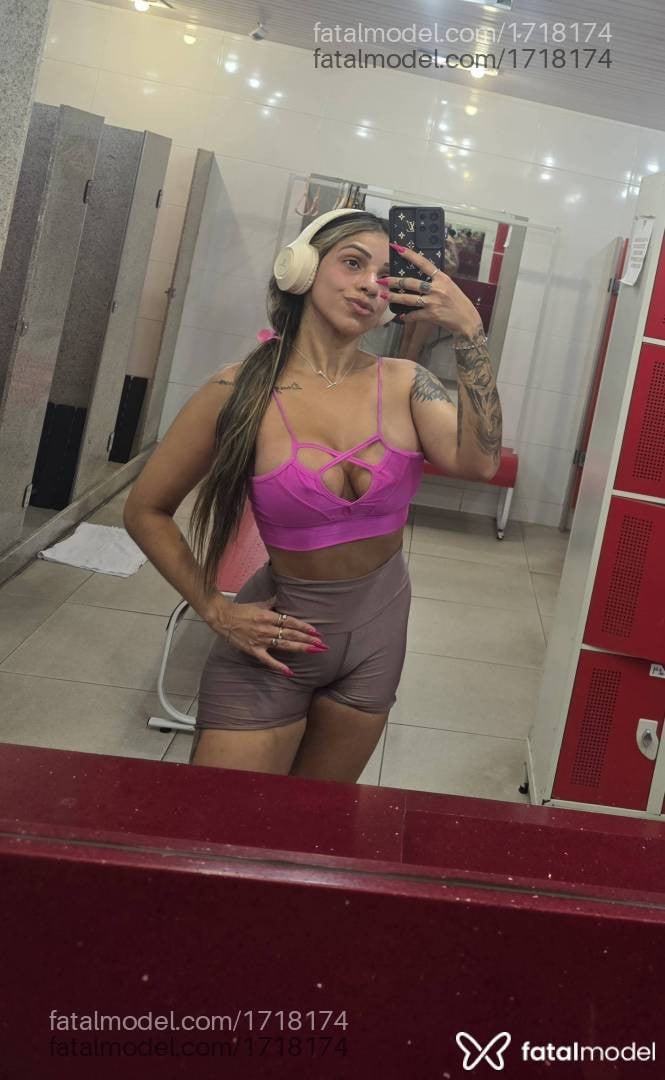 Acompanhante mulher com cabelo castanho de olhos castanhos - Alanahot