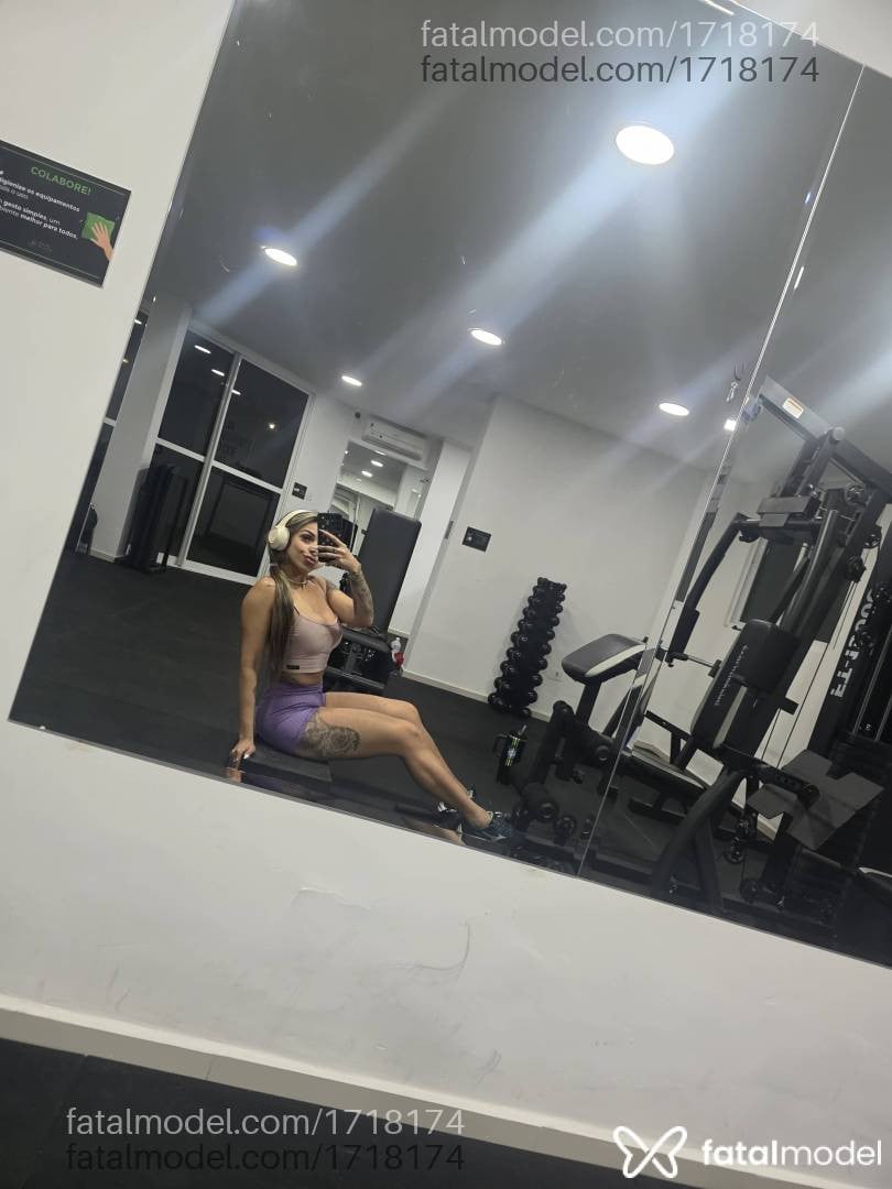 Acompanhante mulher com cabelo castanho de olhos castanhos - Alanahot