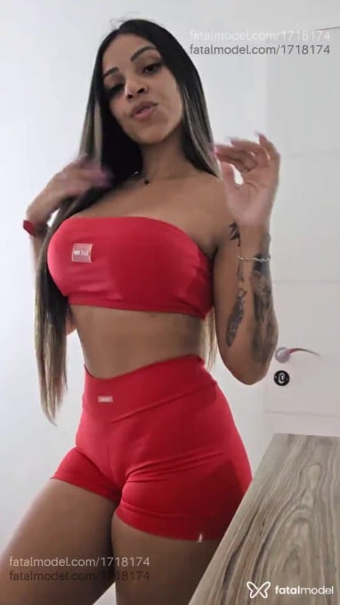 Acompanhante mulher com cabelo castanho de olhos castanhos em Curitiba - Alanahot
