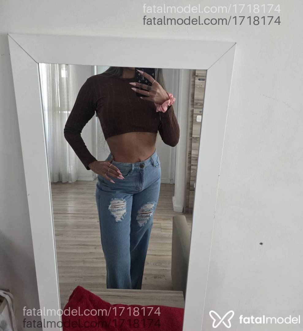Acompanhante mulher com cabelo castanho de olhos castanhos em Curitiba - Alanahot