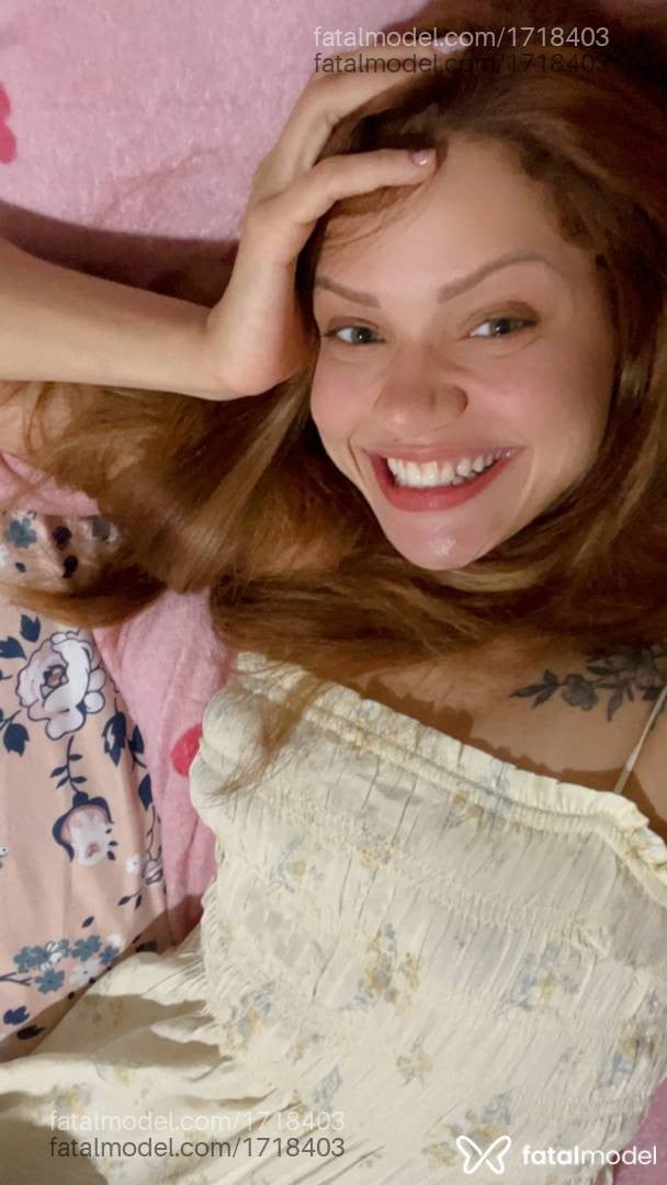 Acompanhante mulher com cabelo castanho de olhos verdes em Belo Horizonte - Regi