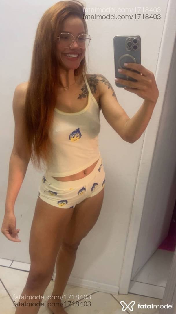 Acompanhante mulher com cabelo castanho de olhos verdes em Belo Horizonte - Regi